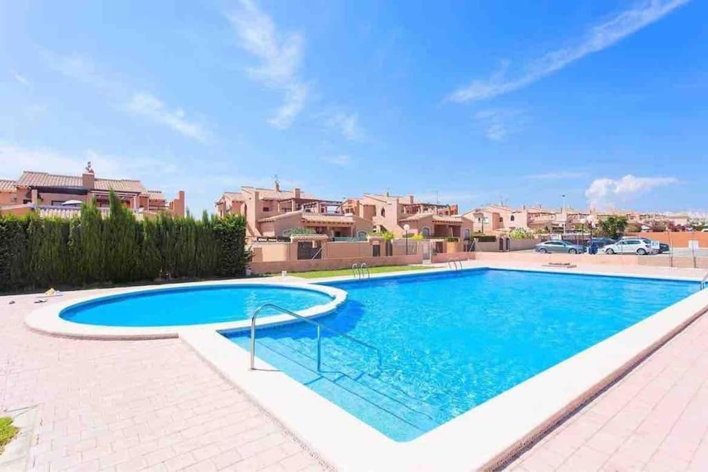 2Bdr Apartment Торевиеха Екстериор снимка